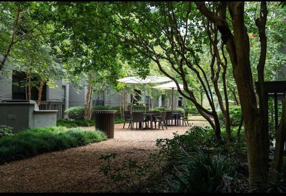 Chic Retreat-Walk To Nrg-Pool Apartman Houston Kültér fotó